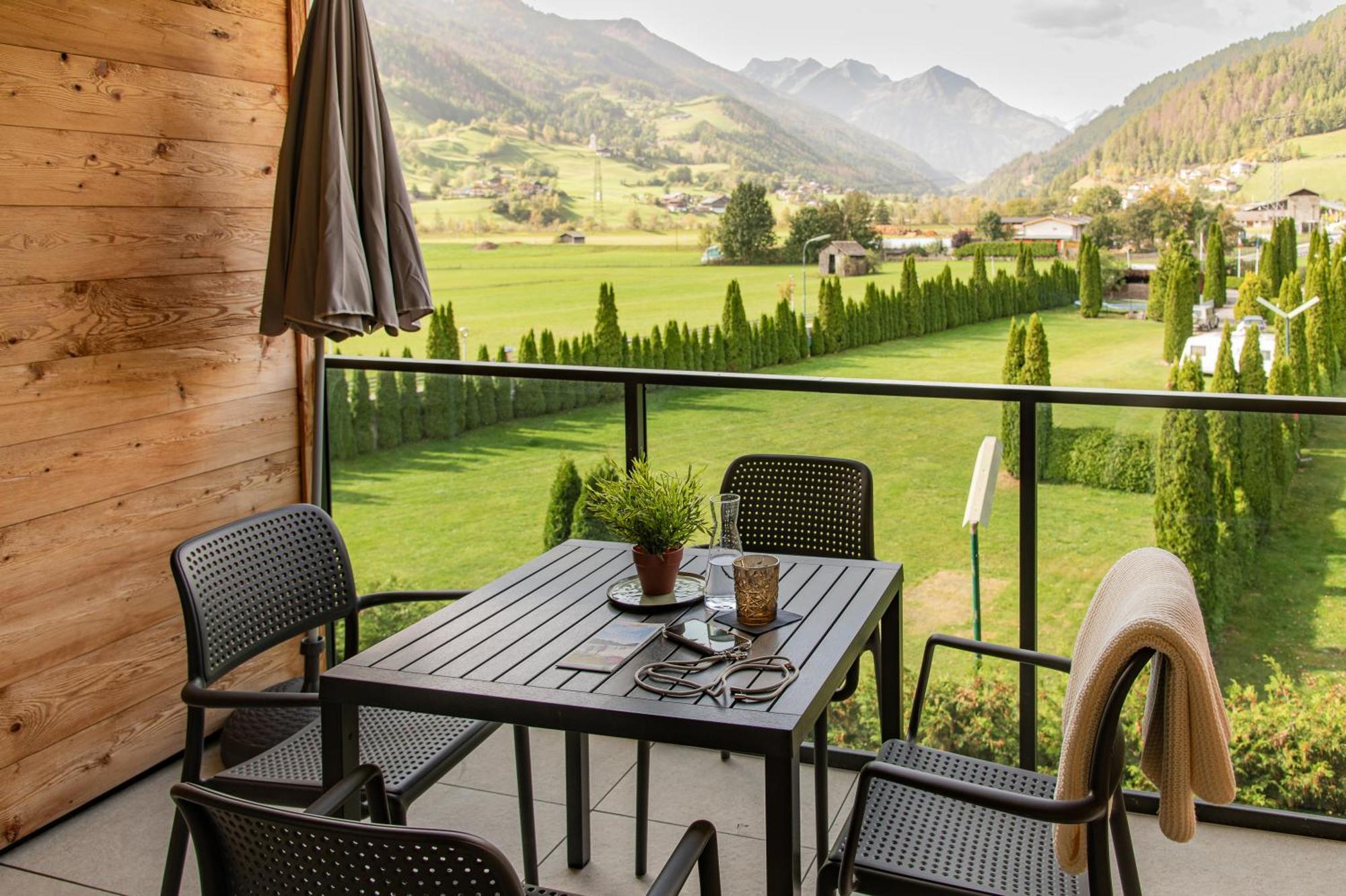 Alpenparks Montana Apartments Matrei in Osttirol Chambre photo